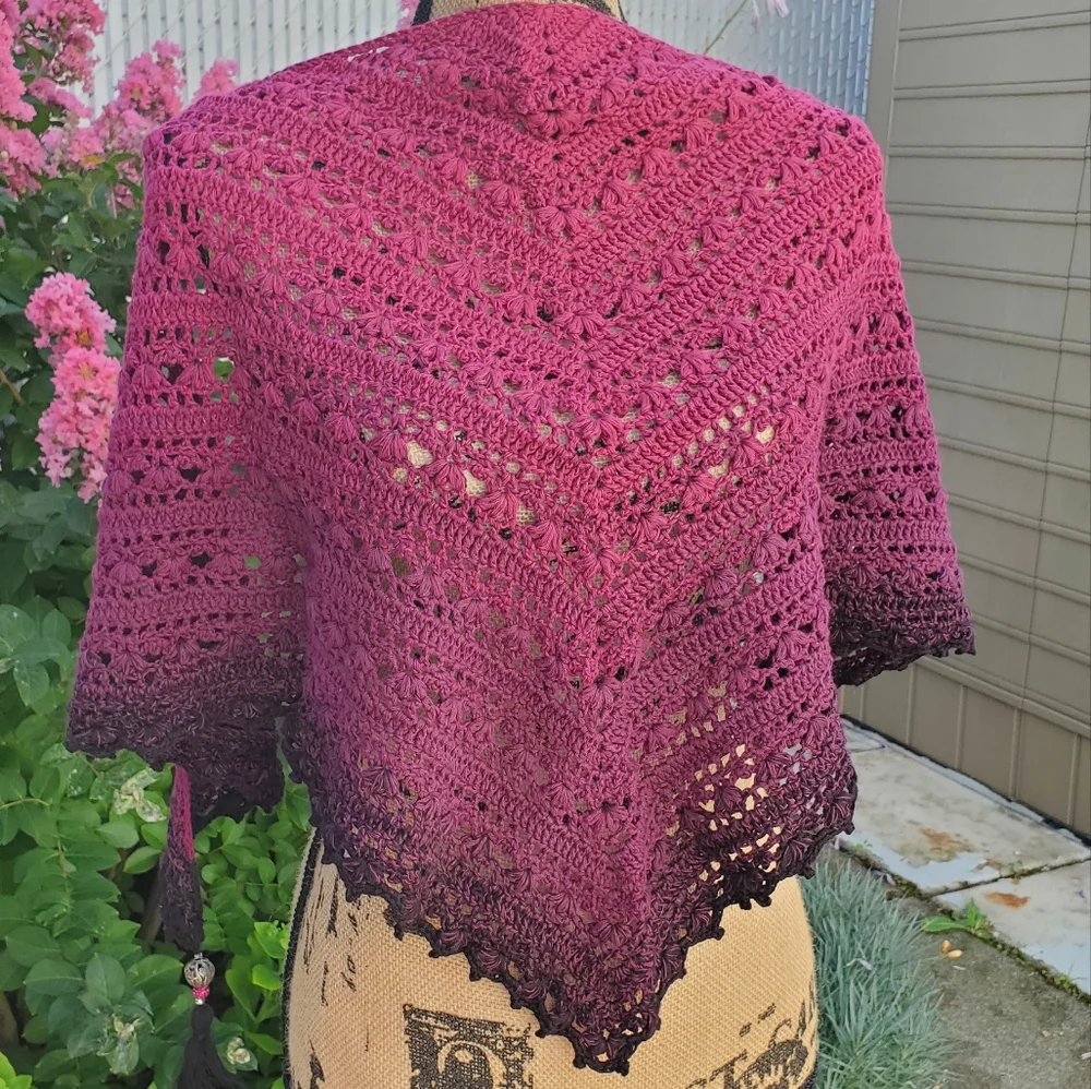 💖 New Handmade Crochet Light weighted Baktus / Shawl / Triangular Scarf
